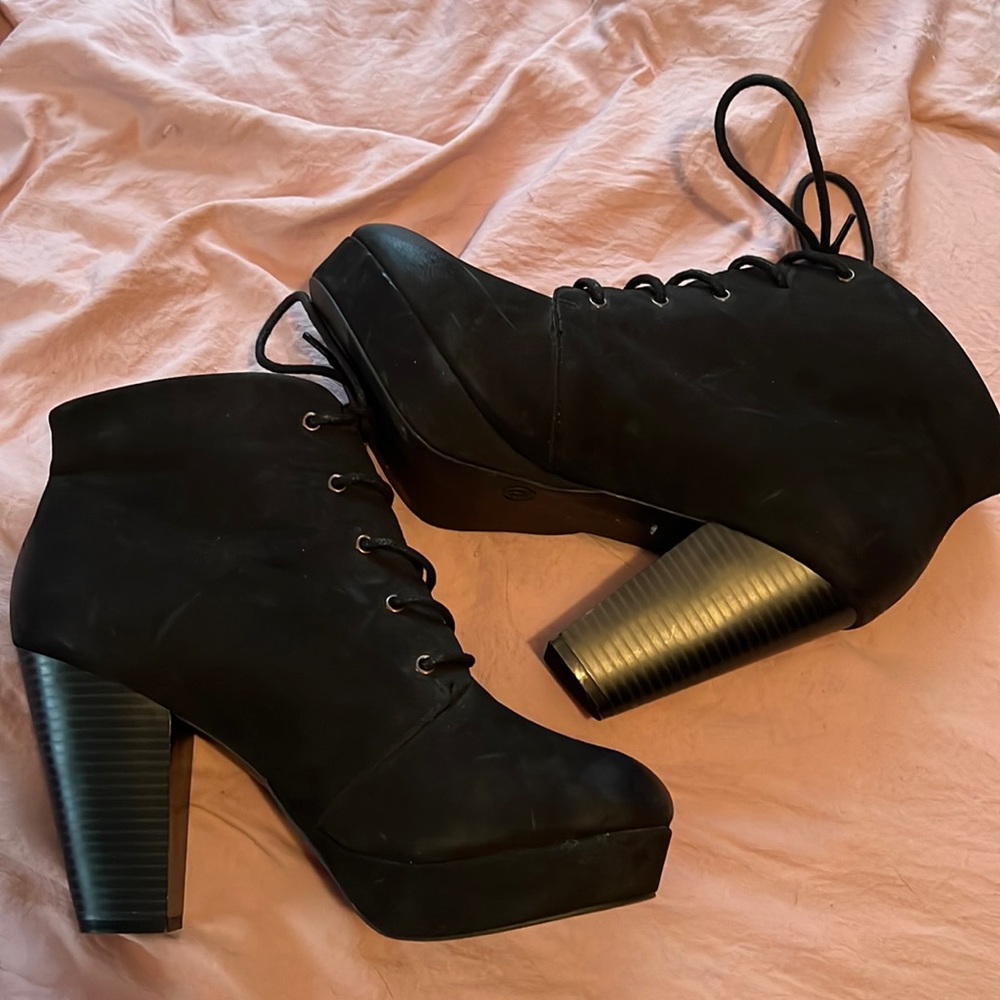 Black boots!